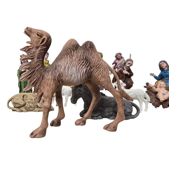 15 pc Set of Hand-Painted Italy Nativity Figurines - Picture 7 of 14